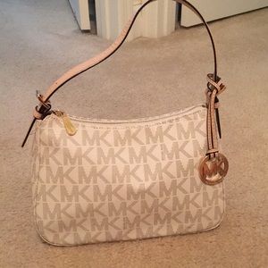 Micheal Kors purse